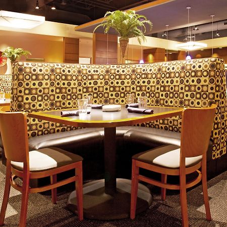 Holiday Inn Hotel & Suites Bloomington Airport By Ihg Esterno foto