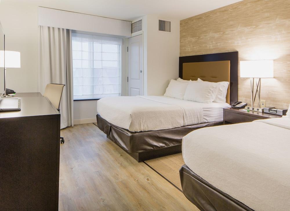 Holiday Inn Hotel & Suites Bloomington Airport By Ihg Esterno foto