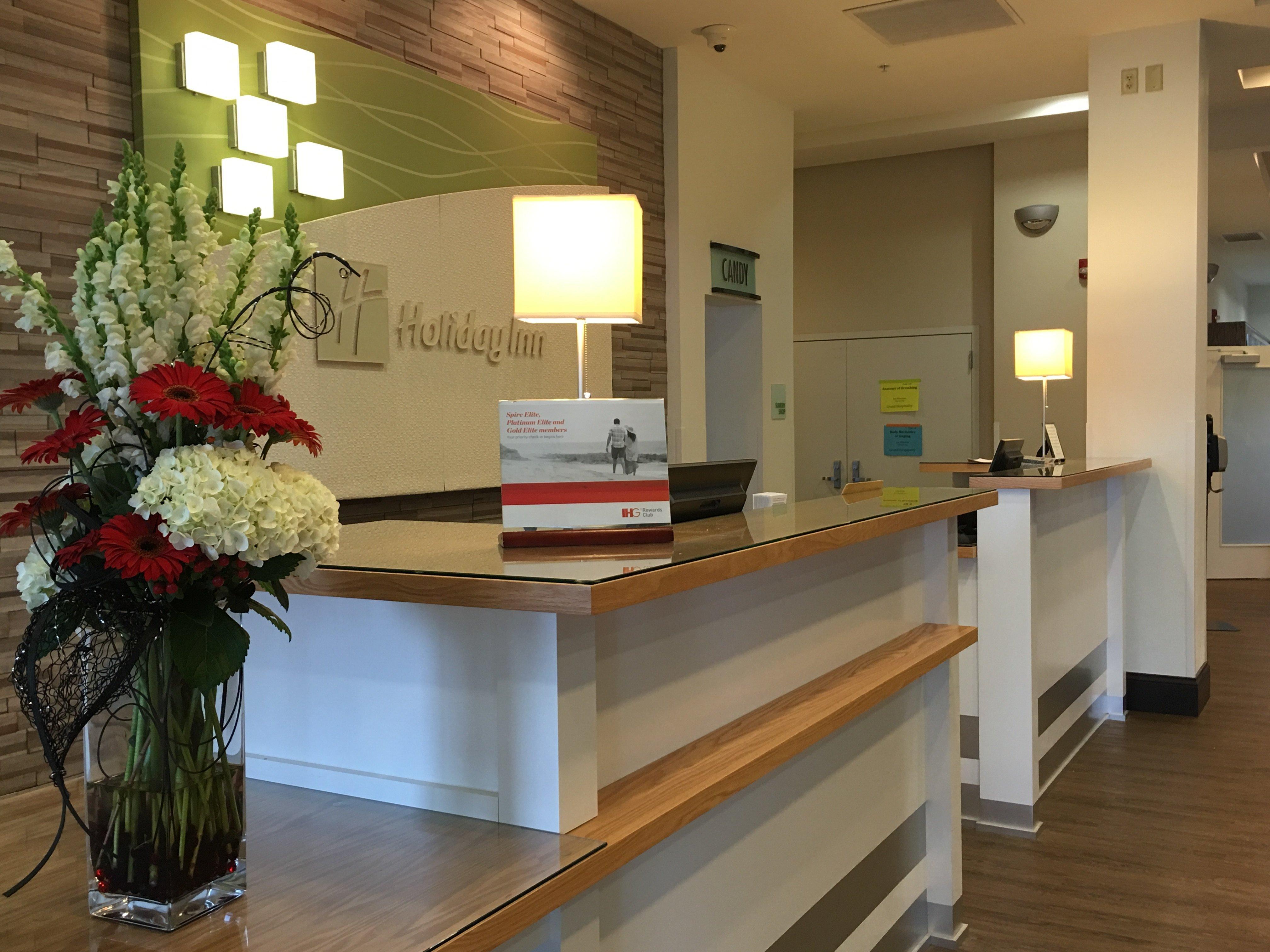 Holiday Inn Hotel & Suites Bloomington Airport By Ihg Esterno foto