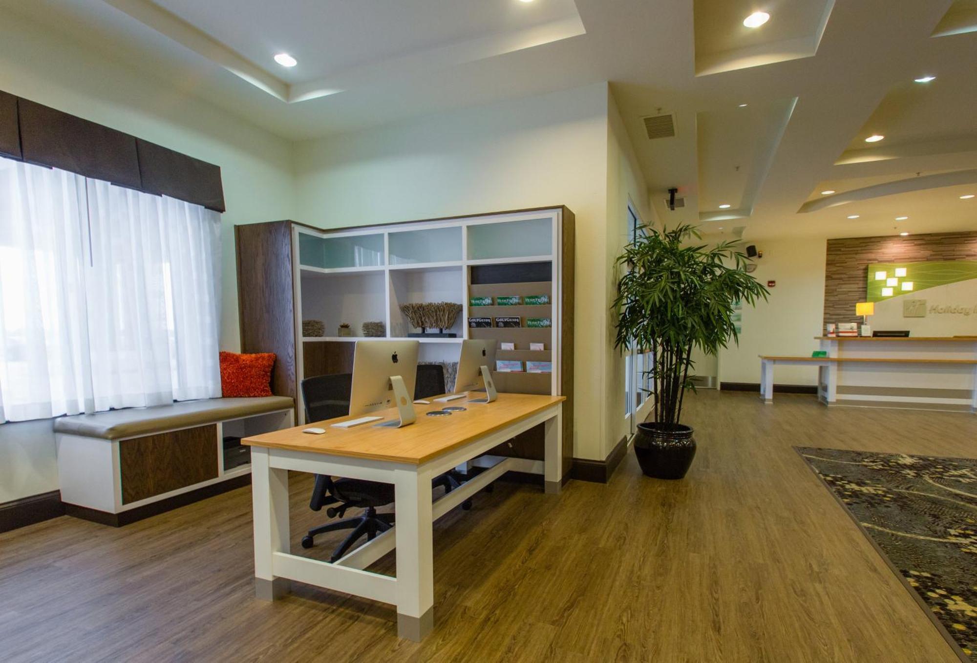 Holiday Inn Hotel & Suites Bloomington Airport By Ihg Esterno foto