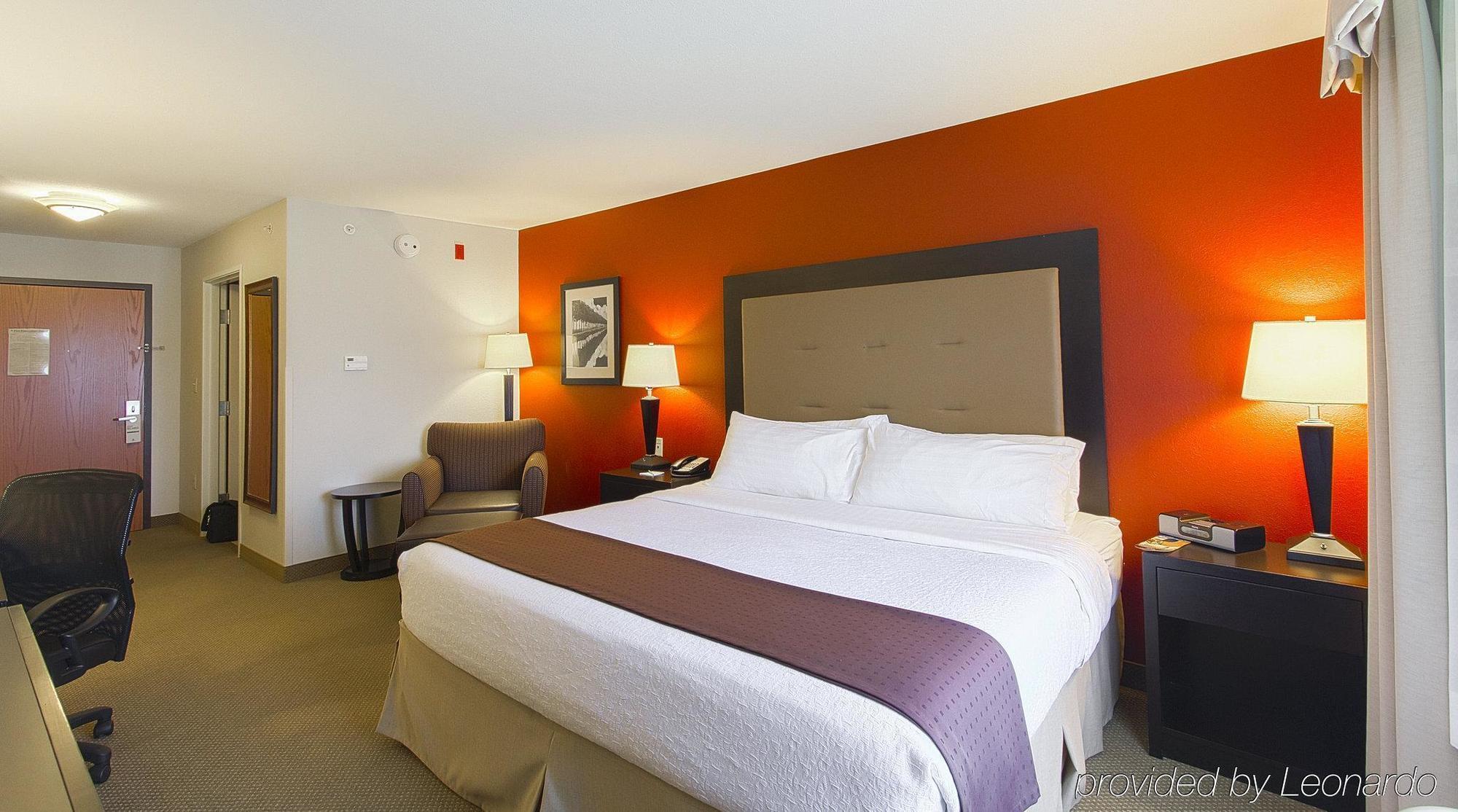 Holiday Inn Hotel & Suites Bloomington Airport By Ihg Esterno foto